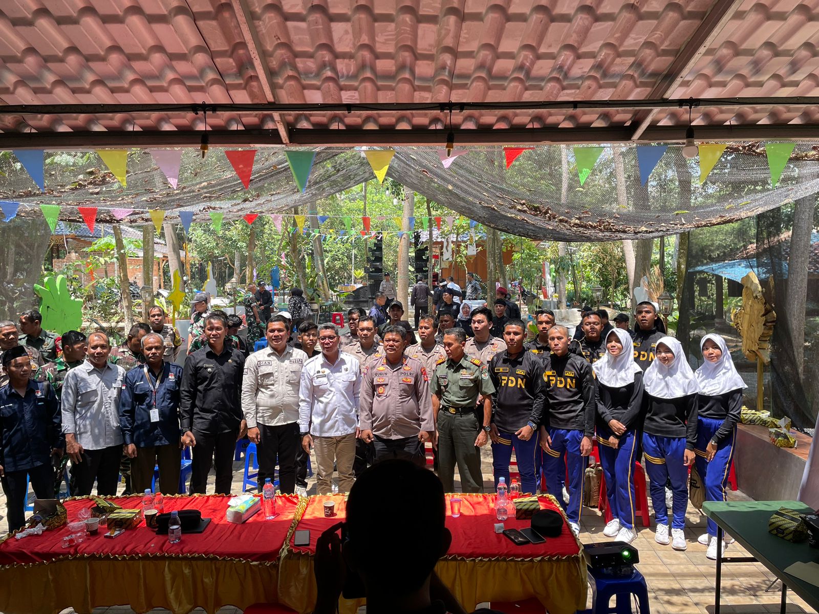 Sosialisasi KPU bersama Stakeholder dan Praja IPDN di Kebun Persahabatan, Desa Salammulya